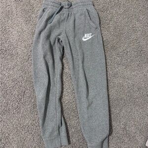 Boys nike sweats joggers med like new